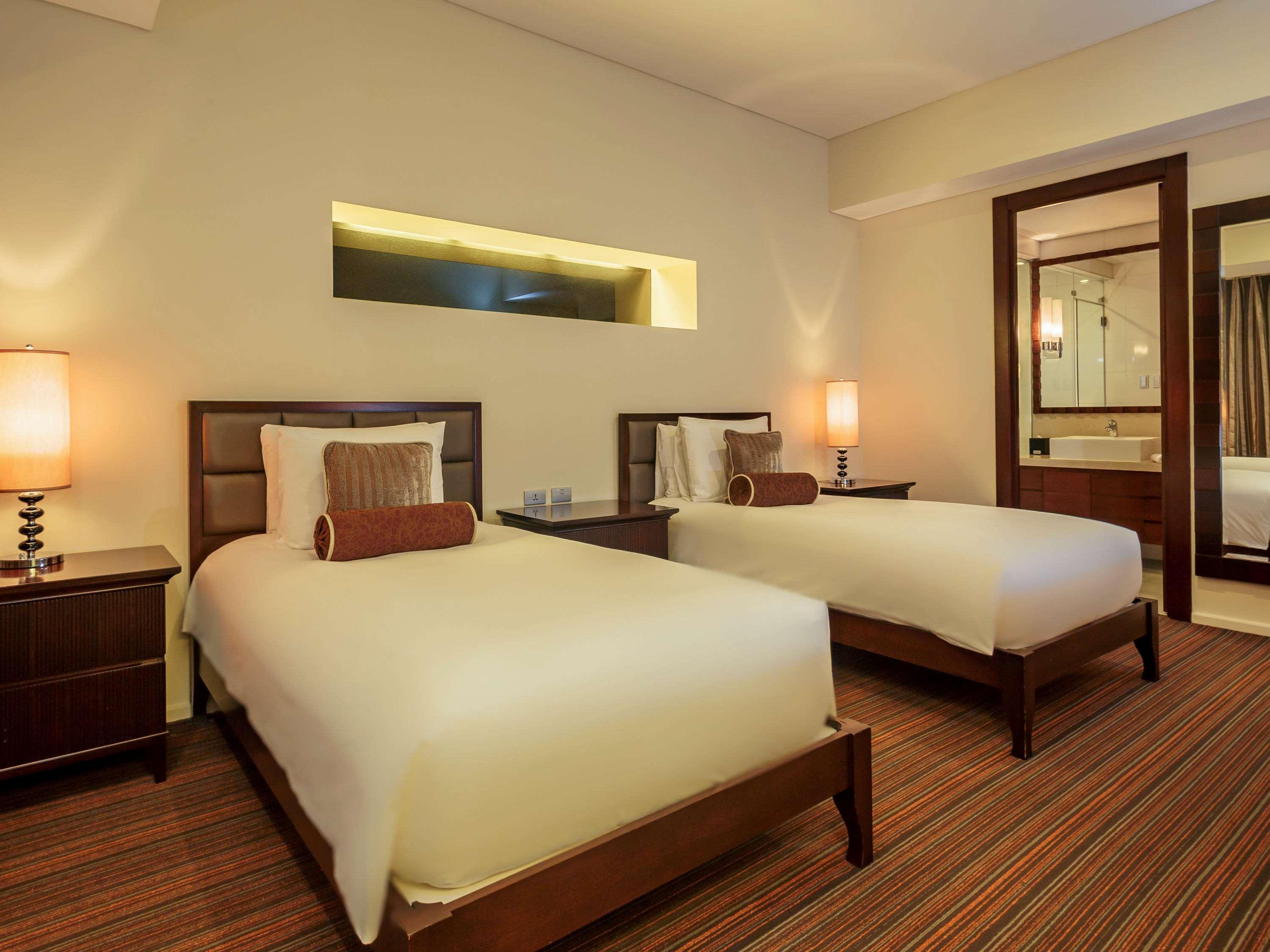Joy-Nostalg Hotel & Suites Manila Managed By Accorhotels Exterior photo